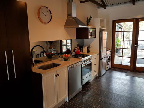 Irongate Studio B&B - Lightning Ridge Tourism 5
