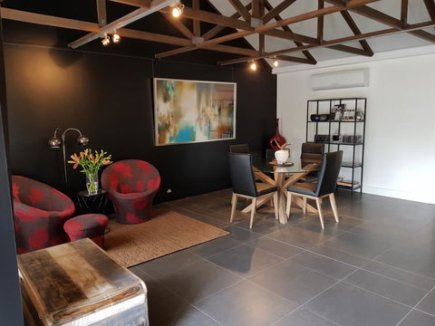 Irongate Studio B&B - Lightning Ridge Tourism 2