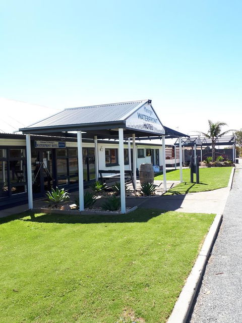 Meningie Waterfront Motel - Lightning Ridge Tourism 0