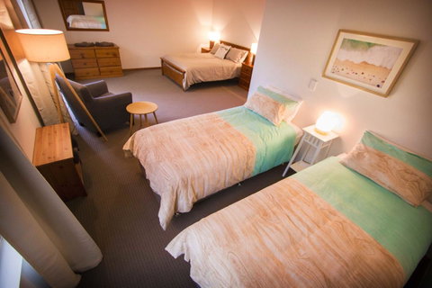 Limestone Ridge - Lightning Ridge Tourism 8
