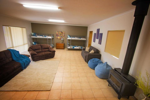 Limestone Ridge - Lightning Ridge Tourism 12