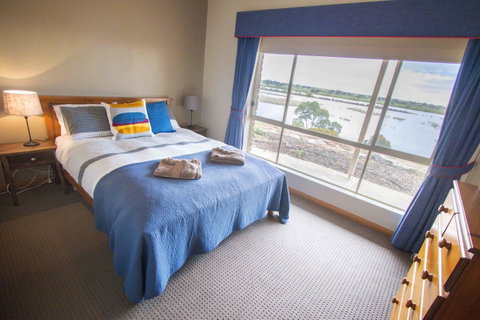 Limestone Ridge - Lightning Ridge Tourism 10