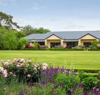 The Barn Accommodation - Lightning Ridge Tourism