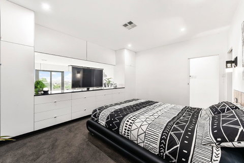 KENNEDY EXECUTIVE TOWNHOUSE - Lightning Ridge Tourism 20