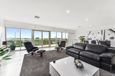 KENNEDY EXECUTIVE TOWNHOUSE - Lightning Ridge Tourism 13