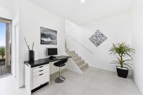 KENNEDY EXECUTIVE TOWNHOUSE - Lightning Ridge Tourism 8