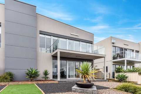 KENNEDY EXECUTIVE TOWNHOUSE - Lightning Ridge Tourism 17