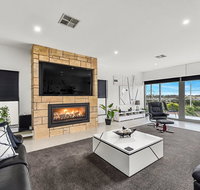 KENNEDY EXECUTIVE TOWNHOUSE - Lightning Ridge Tourism