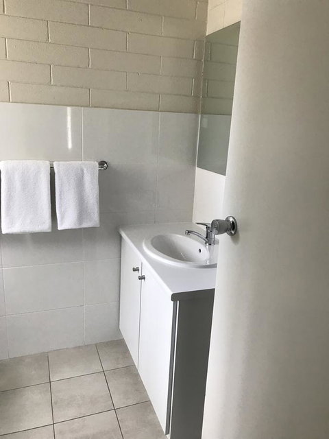 Victor Harbor City Inn - Lightning Ridge Tourism 2