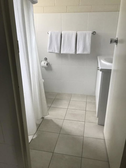 Victor Harbor City Inn - Lightning Ridge Tourism 1