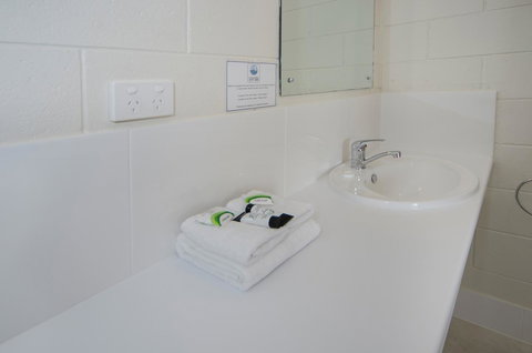 Victor Harbor City Inn - Lightning Ridge Tourism 30