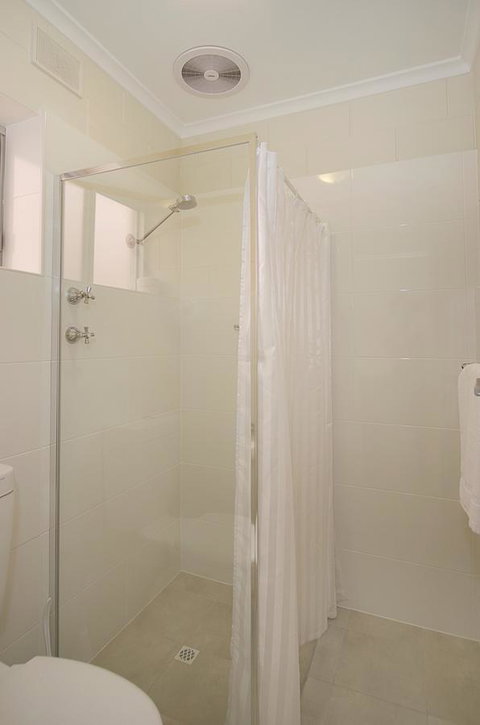 Victor Harbor City Inn - Lightning Ridge Tourism 25