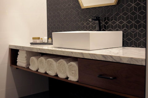 Ellen Hotel - Lightning Ridge Tourism 20