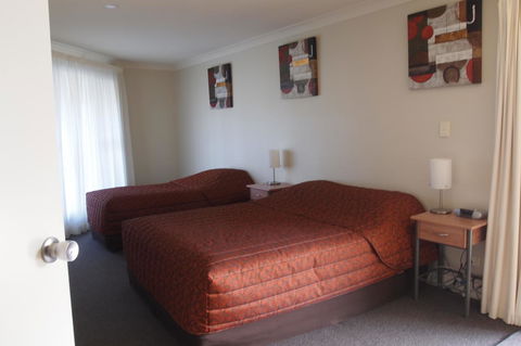 Alexander Cameron Suites - Lightning Ridge Tourism 23