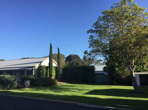 Alexander Cameron Suites - Lightning Ridge Tourism 2