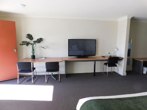 Alexander Cameron Suites - Lightning Ridge Tourism 10