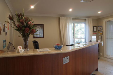 Alexander Cameron Suites - Lightning Ridge Tourism 24
