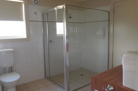 Alexander Cameron Suites - Lightning Ridge Tourism 22