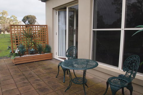 Alexander Cameron Suites - Lightning Ridge Tourism 27
