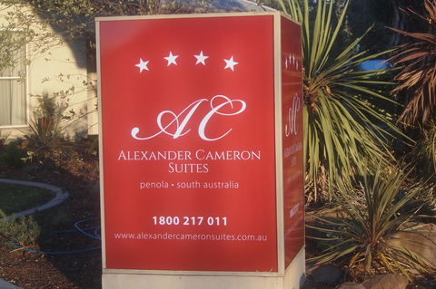 Alexander Cameron Suites - Lightning Ridge Tourism 19