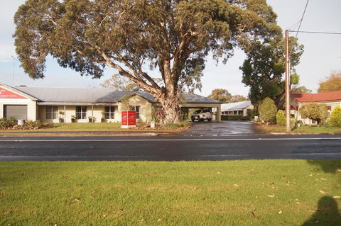Alexander Cameron Suites - Lightning Ridge Tourism 0