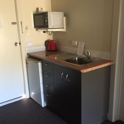 Alexander Cameron Suites - Lightning Ridge Tourism 18