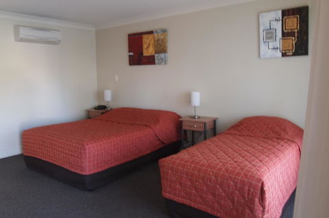 Alexander Cameron Suites - Lightning Ridge Tourism 28