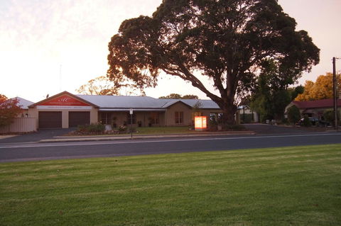 Alexander Cameron Suites - Lightning Ridge Tourism 30