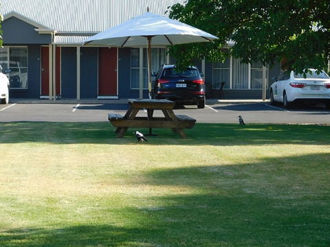 Alexander Cameron Suites - Lightning Ridge Tourism 5