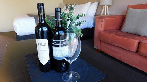 Alexander Cameron Suites - Lightning Ridge Tourism 14