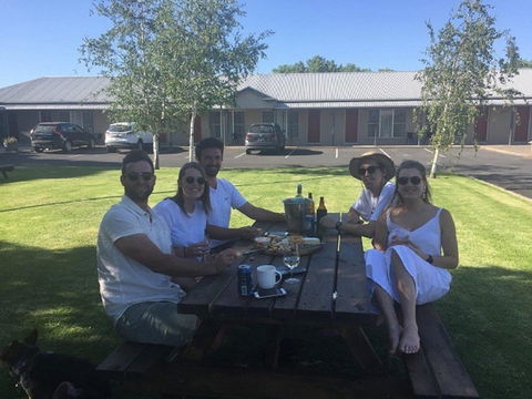 Alexander Cameron Suites - Lightning Ridge Tourism 4