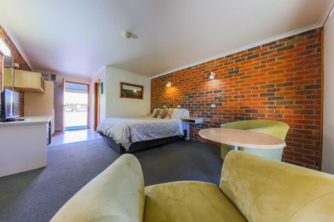 Country Roads Motor Inn Naracoorte - Lightning Ridge Tourism 7