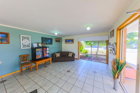 Country Roads Motor Inn Naracoorte - Lightning Ridge Tourism 37