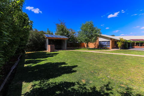 Country Roads Motor Inn Naracoorte - Lightning Ridge Tourism 9