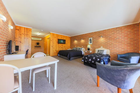 Country Roads Motor Inn Naracoorte - Lightning Ridge Tourism 25