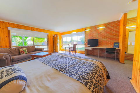 Country Roads Motor Inn Naracoorte - Lightning Ridge Tourism 0
