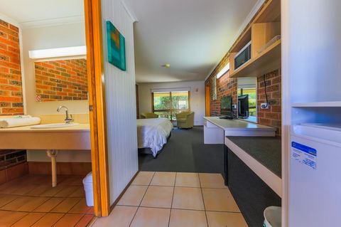 Country Roads Motor Inn Naracoorte - Lightning Ridge Tourism 12