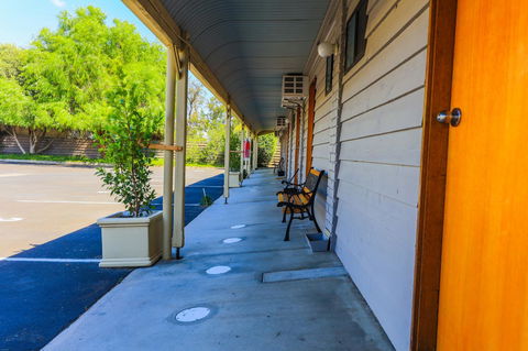 Country Roads Motor Inn Naracoorte - Lightning Ridge Tourism 21