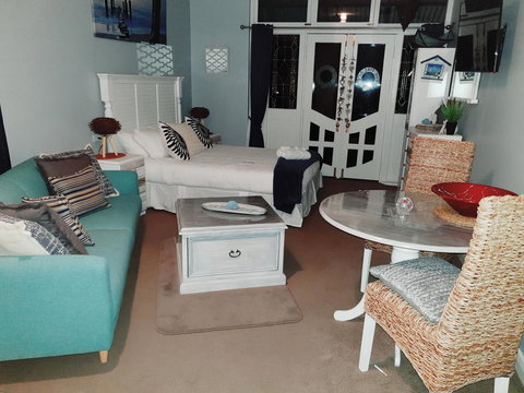 Court House - Studio - Lightning Ridge Tourism 0