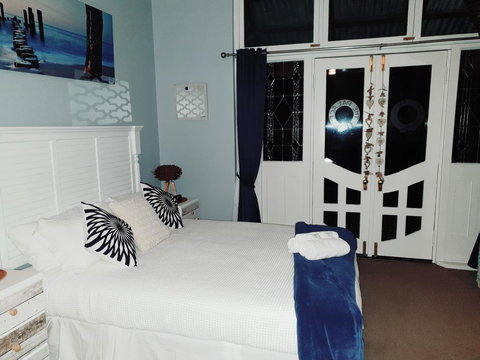 Court House - Studio - Lightning Ridge Tourism 4