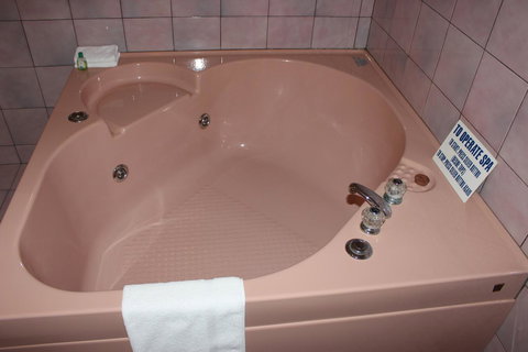 Island Motel Kingscote - Lightning Ridge Tourism 14