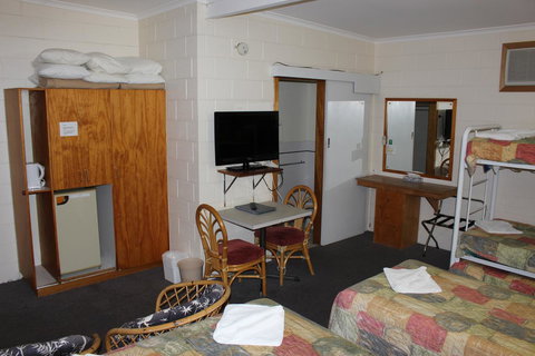 Island Motel Kingscote - Lightning Ridge Tourism 30