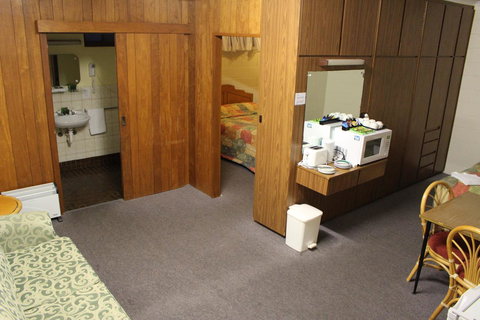 Island Motel Kingscote - Lightning Ridge Tourism 12