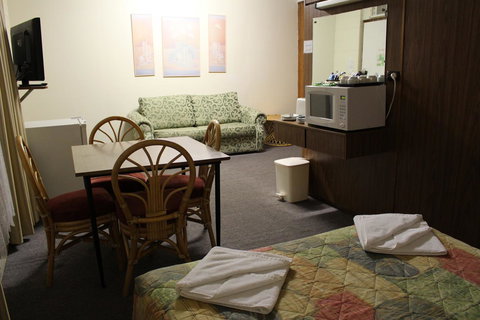 Island Motel Kingscote - Lightning Ridge Tourism 11