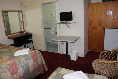 Island Motel Kingscote - Lightning Ridge Tourism 19