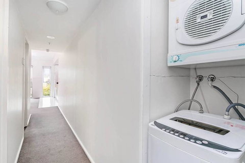 3 Bed North Terrace #42 - Lightning Ridge Tourism 7