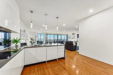 BENGALEE EXECUTIVE TOWNHOUSE- MODERN & STYLISH - Lightning Ridge Tourism 7