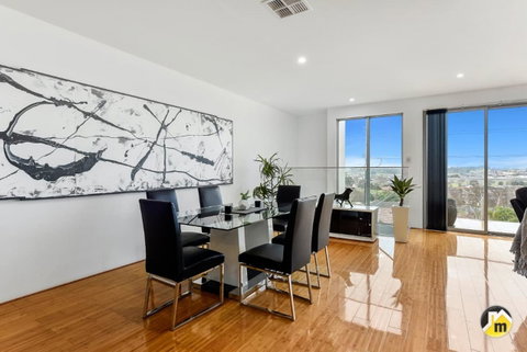 BENGALEE EXECUTIVE TOWNHOUSE- MODERN & STYLISH - Lightning Ridge Tourism 13