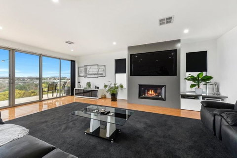 BENGALEE EXECUTIVE TOWNHOUSE- MODERN & STYLISH - Lightning Ridge Tourism 5
