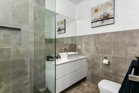 BENGALEE EXECUTIVE TOWNHOUSE- MODERN & STYLISH - Lightning Ridge Tourism 14